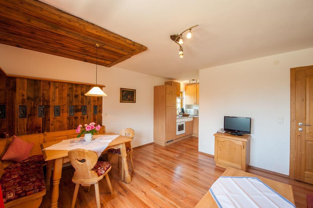 Zugspitzhotel Diana Thoerle Ehrwald Ruang foto